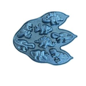 Nordic Ware Nonstick Aluminum 8c Dinosaur Cakelet Pan